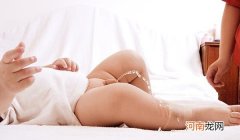 如何应对宝宝上火 三个月宝宝吃奶粉有眼屎怎么办