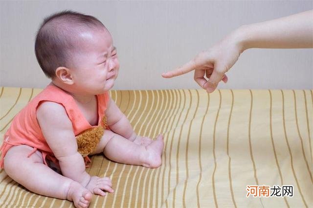 宝宝总爱到处咬人？相比一句简单的“不可以”，拿出这4招更实用