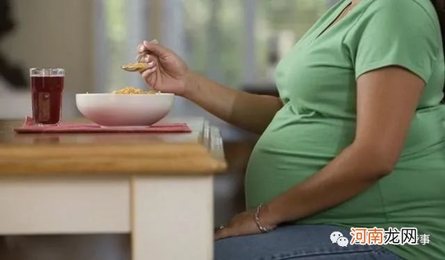 孕期吃饭时，胎儿在干什么呢？