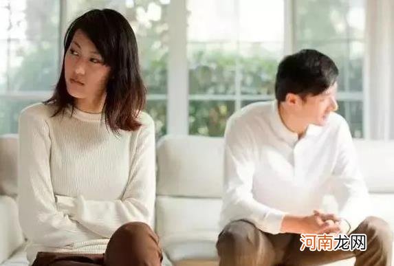 男人不给你看手机意味着什么 如果一个男人怕你看他手机