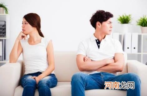 男人不给你看手机意味着什么 如果一个男人怕你看他手机