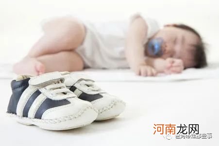 医生：4类鞋别给宝宝穿，易造成脚畸形