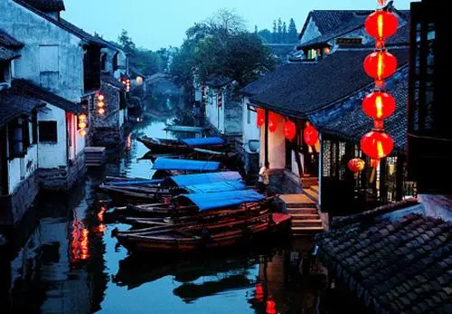 中国最值得去的十大古镇 中国十大古镇排名