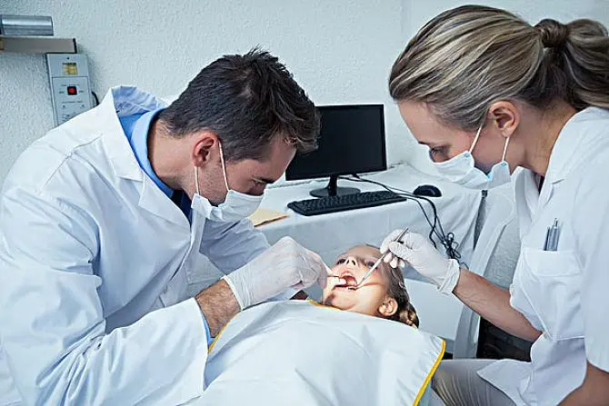 女孩子学口腔医学难吗 女生学牙医的坏处