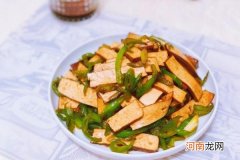 家常青椒炒豆腐干的做法 青椒炒豆腐干的做法