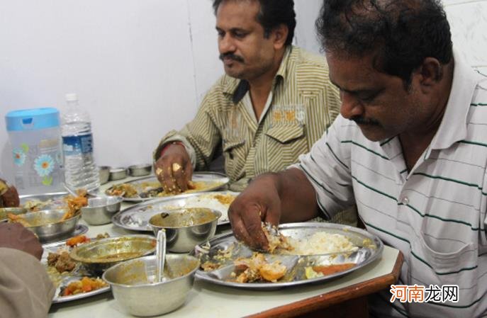 印度人为什么用手抓饭吃 用手抓饭吃的3点原因？