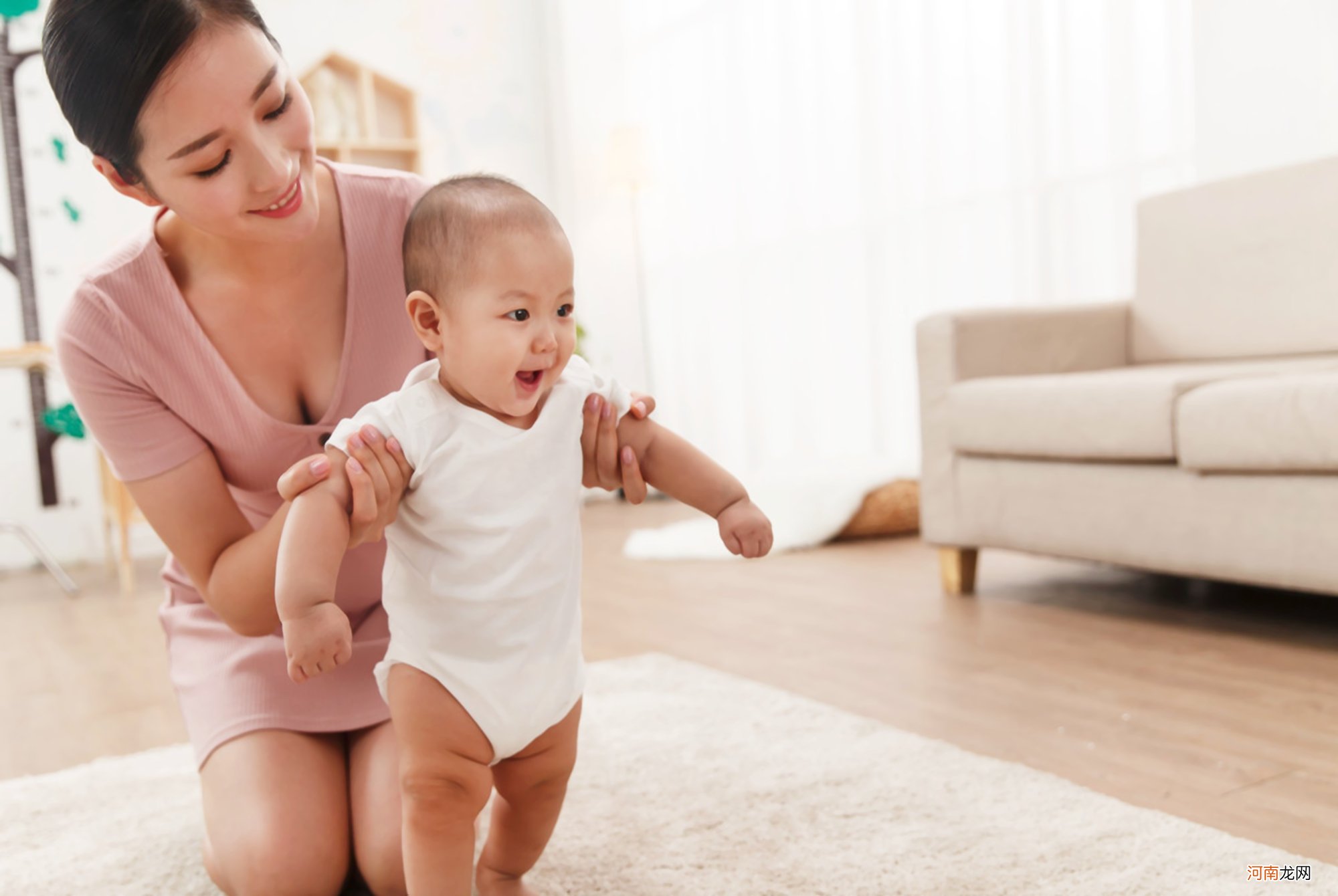 宝宝啥时候学走路最好？不早于这个月份就行，否则影响生长发育