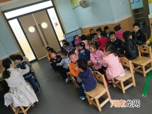 幼儿园老师：知道家长工作忙，可已经延时放学了，麻烦准时接孩子