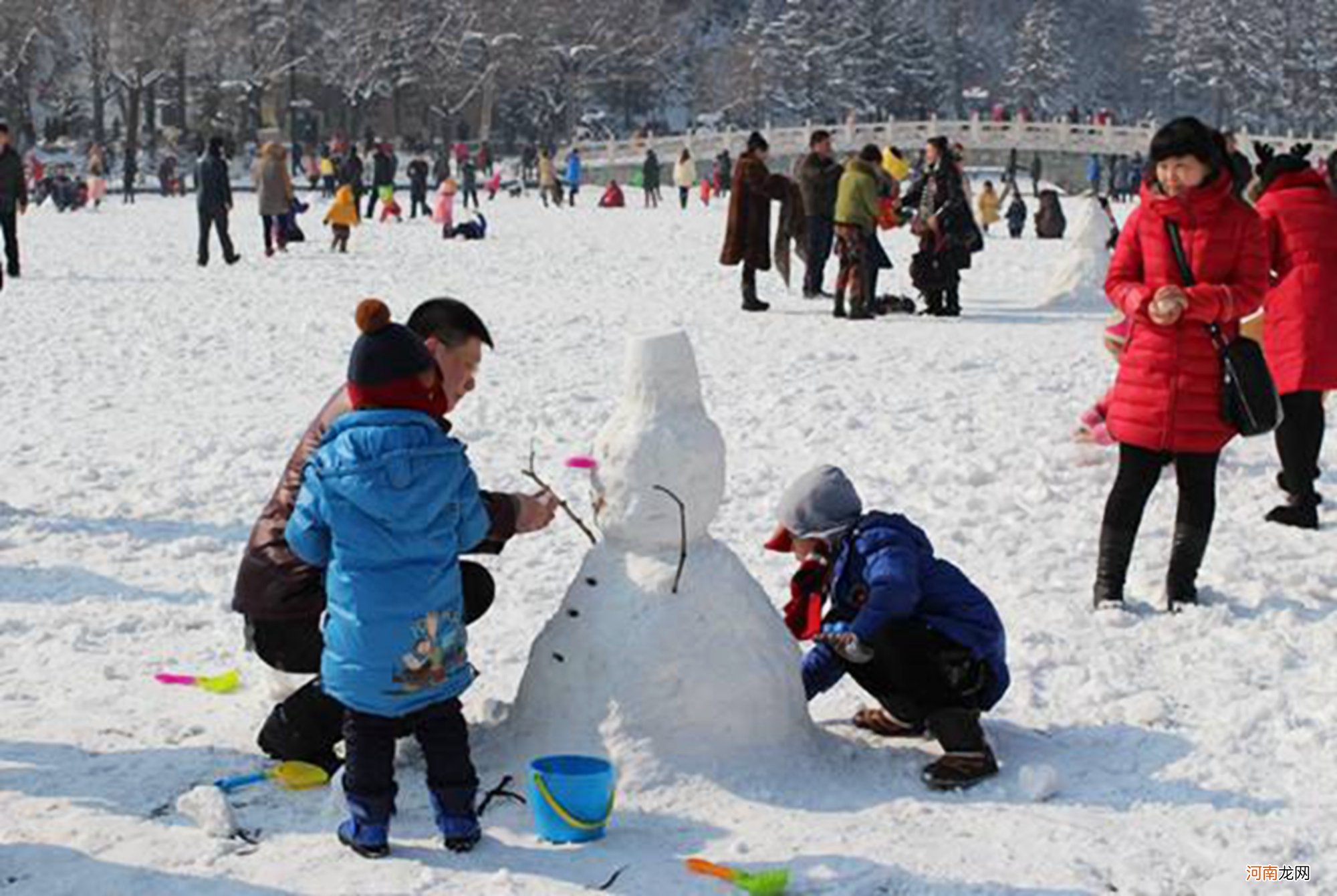 孩子冬季穿鞋要讲究暖、滑、轻，雪地靴登上“黑名单”，别再买了