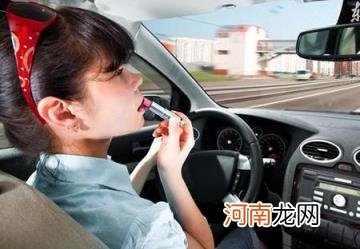 请教老司机为什么3个男的4个女的 解析：为何男不做三女不做四？