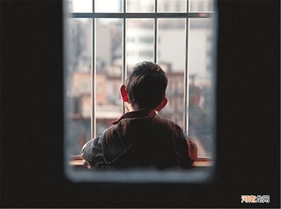 小学生“满分作文”火了，全文没有孤独2字，却孤独得让人落泪