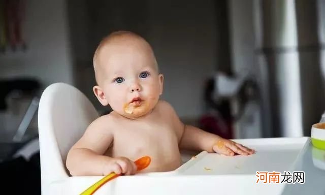 宝宝总是“含饭”，迟迟不肯咽下去，三个原因家长要知晓