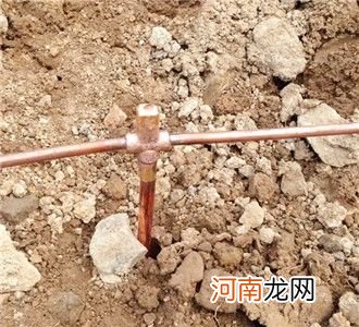 每栋建筑物至少要有两根接地线 一个建筑物有2个接地极