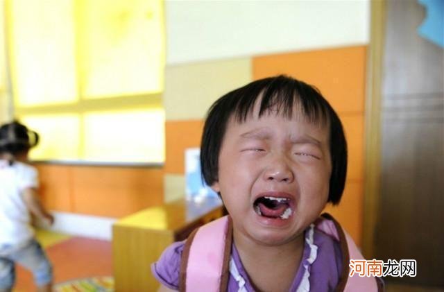 开学第一天，中日幼儿园门口上演截然不同的一幕，终于知道缺了啥