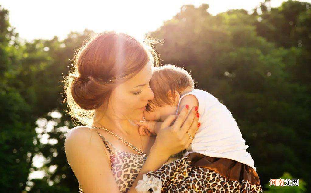 为啥娃被“吼”后不记仇，反而求抱抱？知道真相，你就不舍得吼了