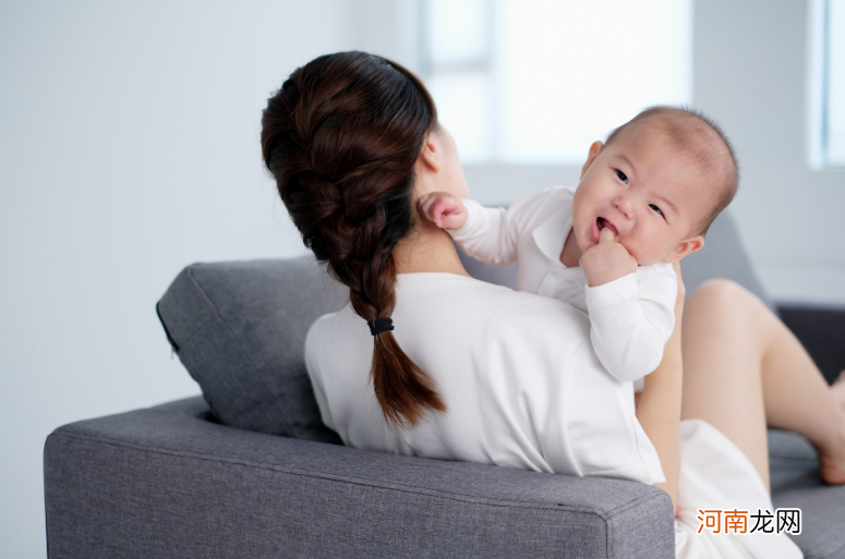 多数妈妈喂奶的时候可能会遭遇“窘境”，哺乳回避，真的很难吗？