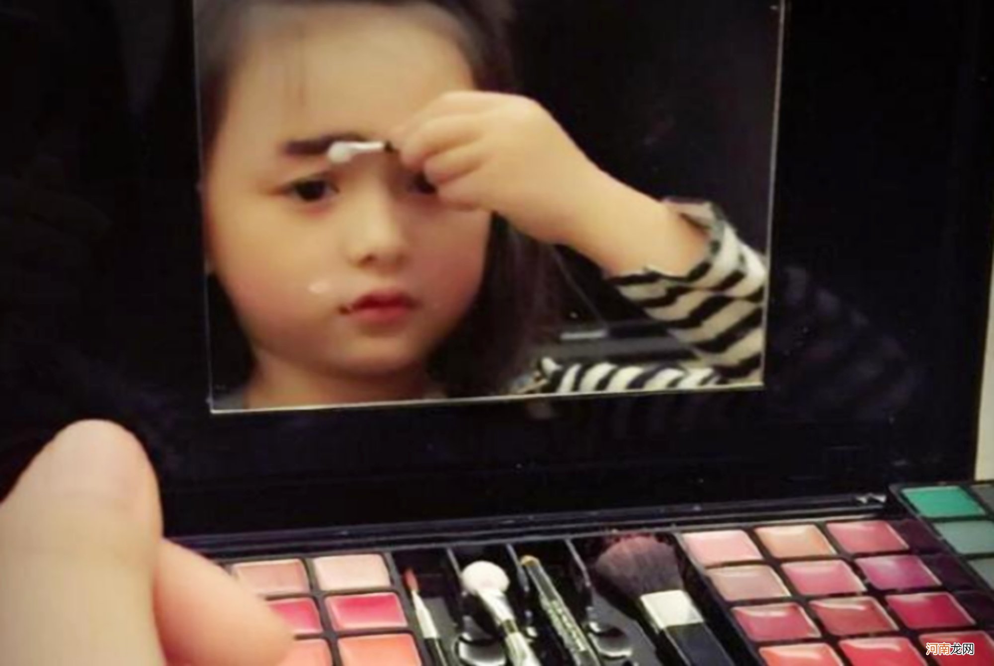 从小打扮和从不打扮的孩子，长大之后差距甚远，不能不重视