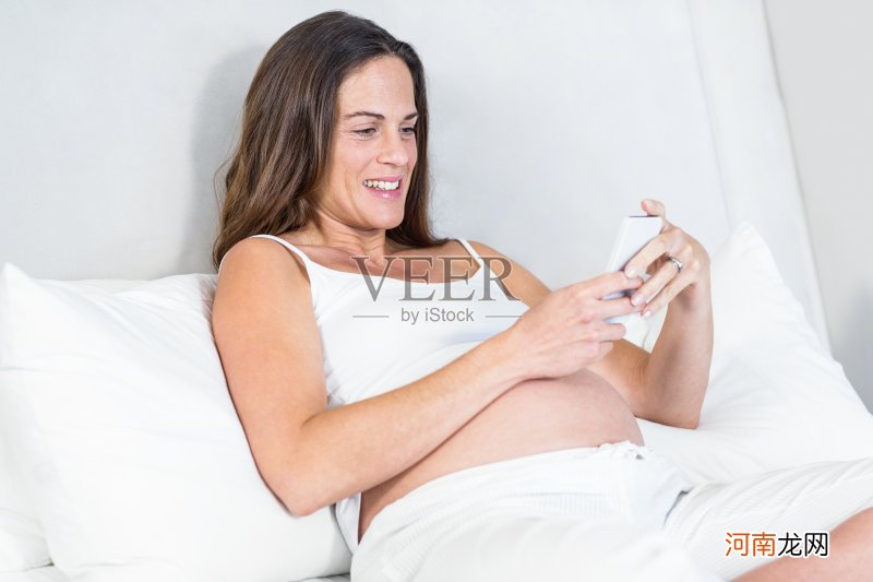 孕妇在孕期老是玩手机对胎儿有影响吗？其实，间接性的影响比较多