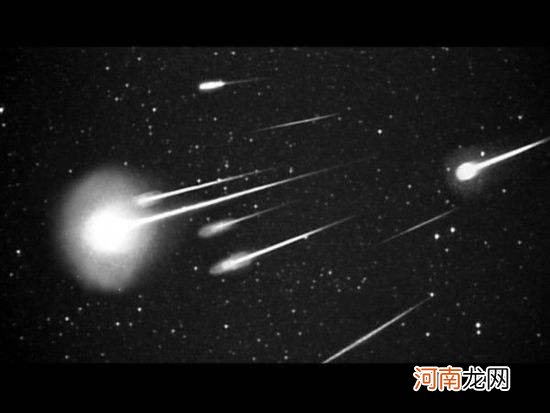 狮子座流星雨视频 狮子座流星雨视频真实