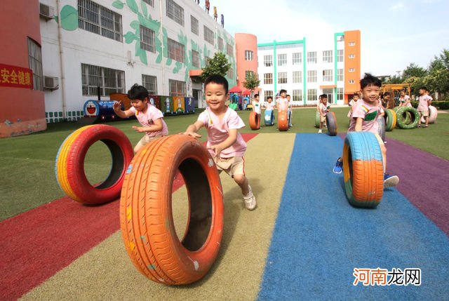 中外学前教育机制对比，我国幼儿园特点鲜明，家长称赞更适合孩子