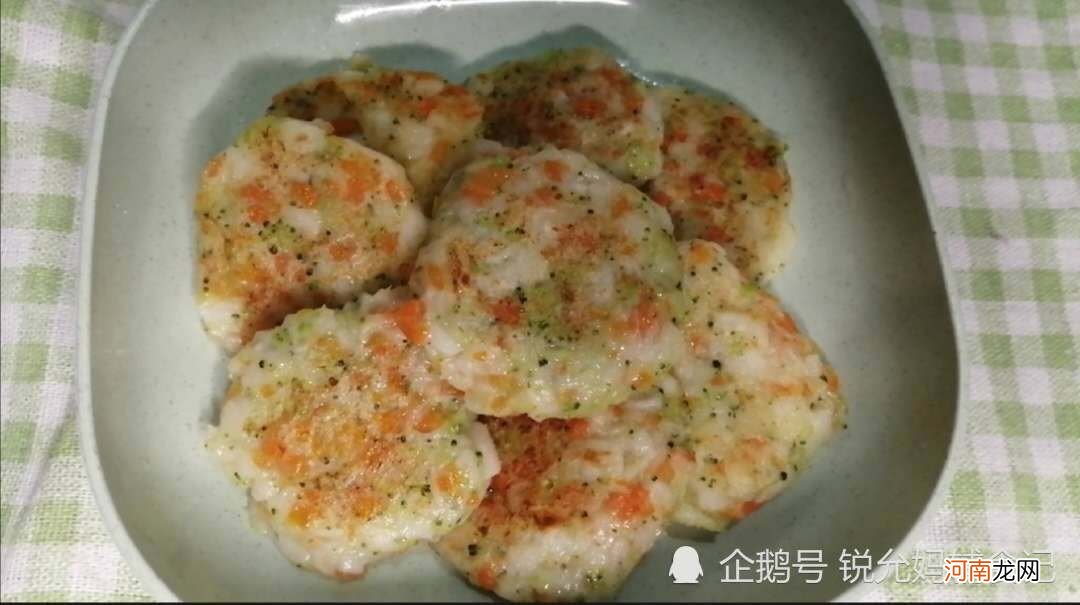 10月宝宝应该如何添加辅食？辅食又能吃什么呢？网友：马上收藏了