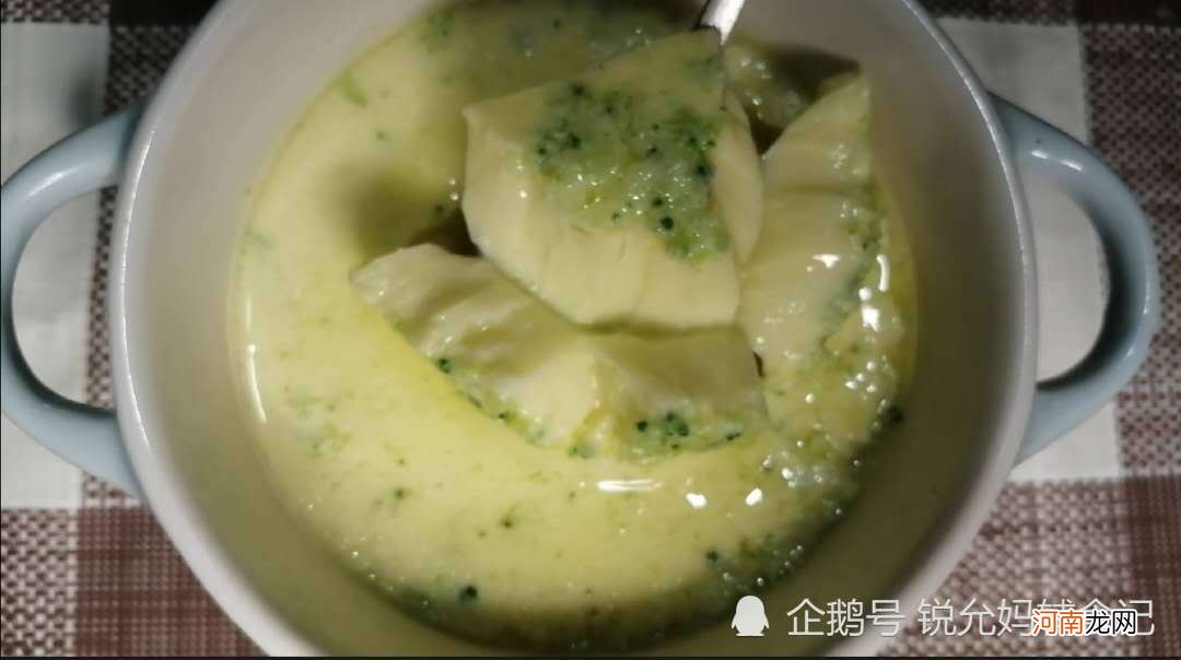 10月宝宝应该如何添加辅食？辅食又能吃什么呢？网友：马上收藏了