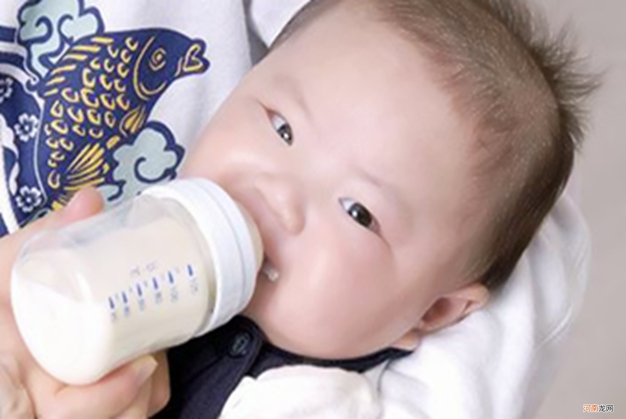 给新生宝宝戒夜奶，不能光凭“心狠”，还要掌握断奶技巧