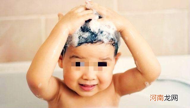 冬天给孩子洗澡，要避开这几个时间段，越洗免疫力越差