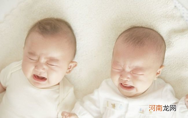 宝宝晚上总是频繁吃夜奶，是吃不饱吗？4种方式巧断夜奶