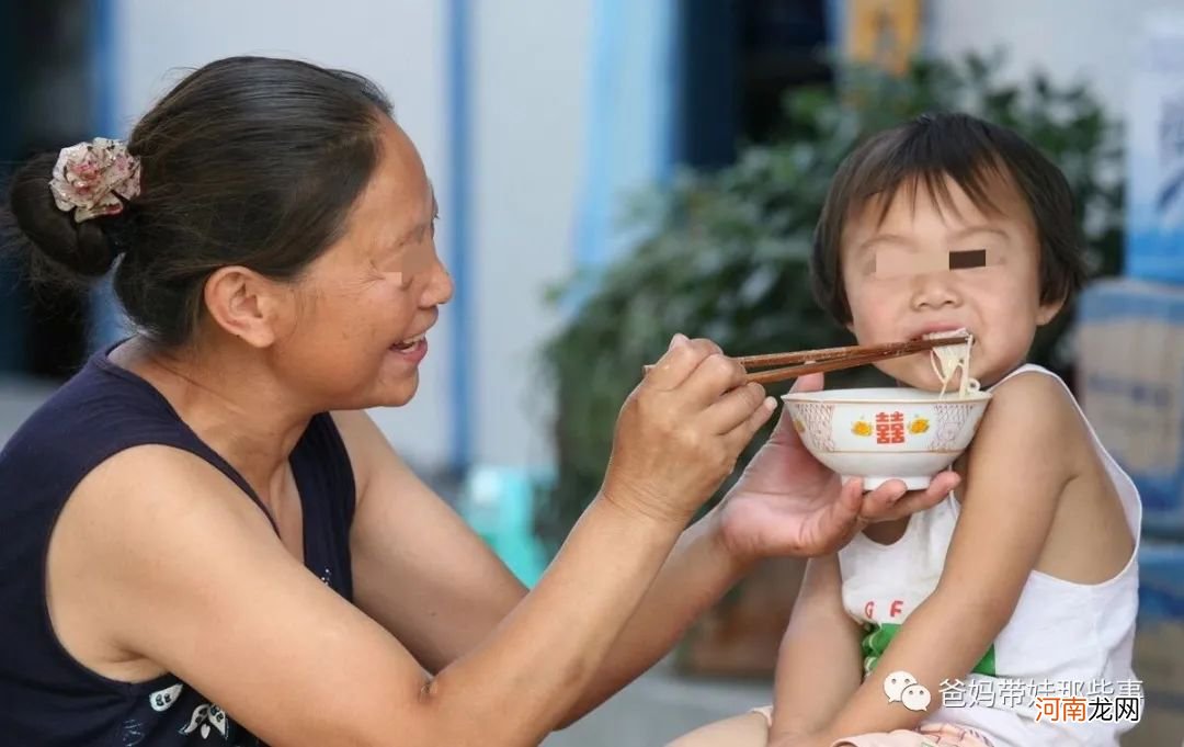 宝宝多大能吃“大人饭”？很多家长搞错时间了