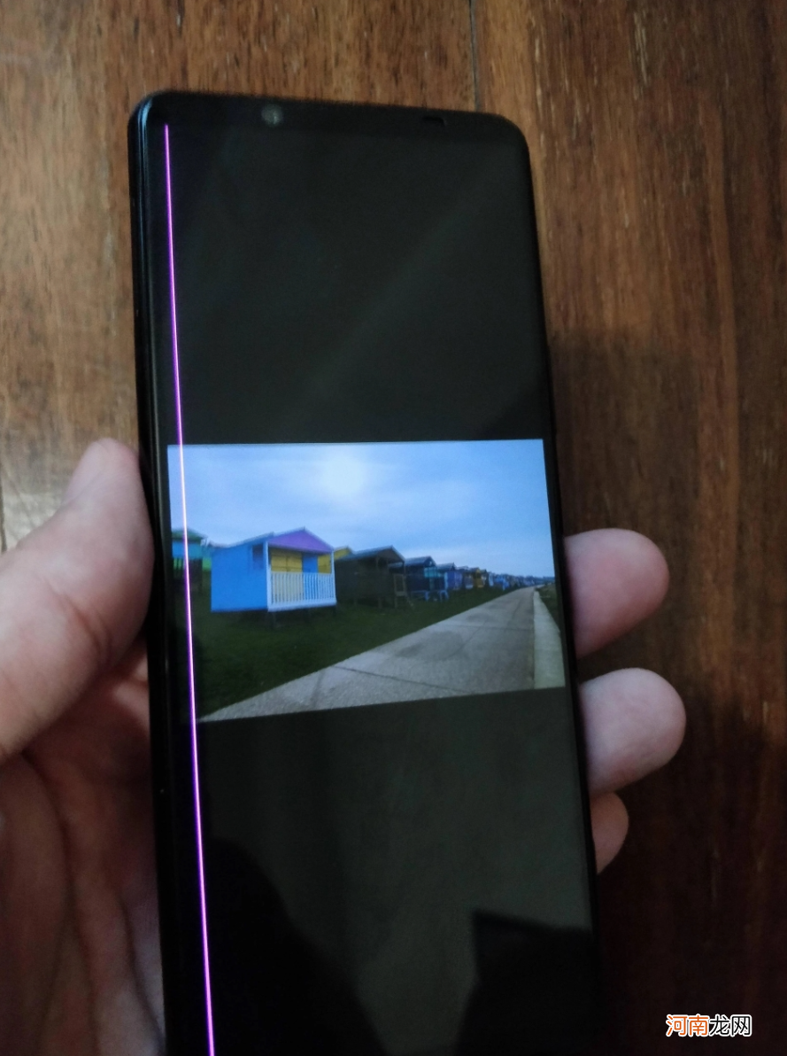 部分索尼Xperia 5 II出问题：屏幕出现竖线，已过保修期