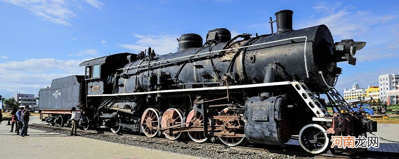 世界上第一辆蒸汽机车是谁发明的