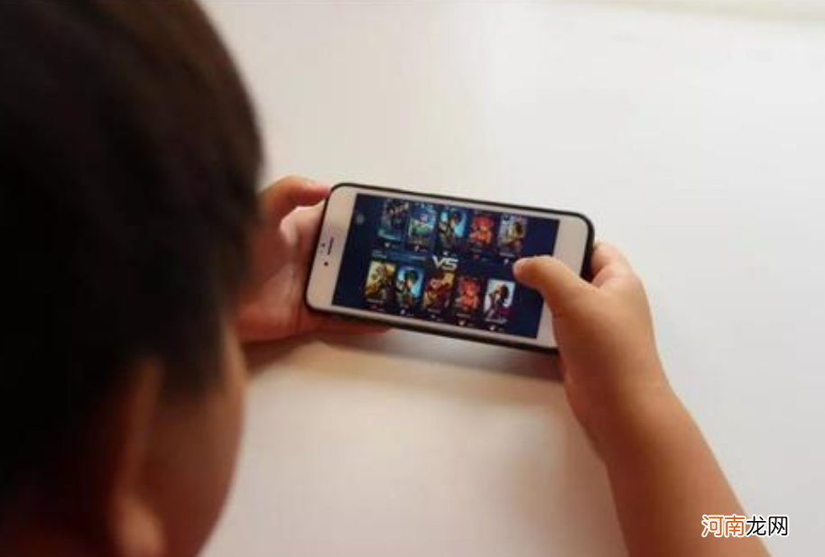哈佛研究表明：有手机和没手机的孩子，这四点差距明显
