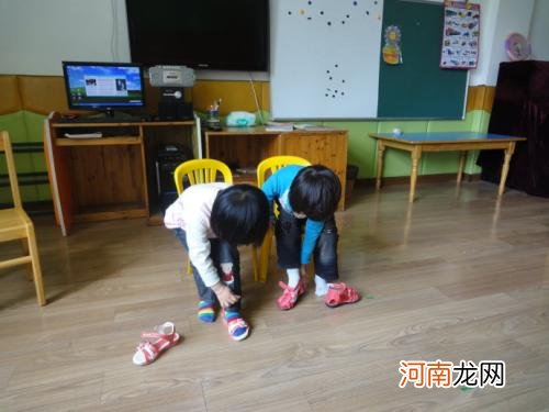 穿“百家衣”孩子好养活？亲戚送的4样东西，最好别收