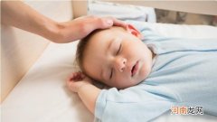 两个月宝宝睡多久正常 两个月的宝宝睡眠时间