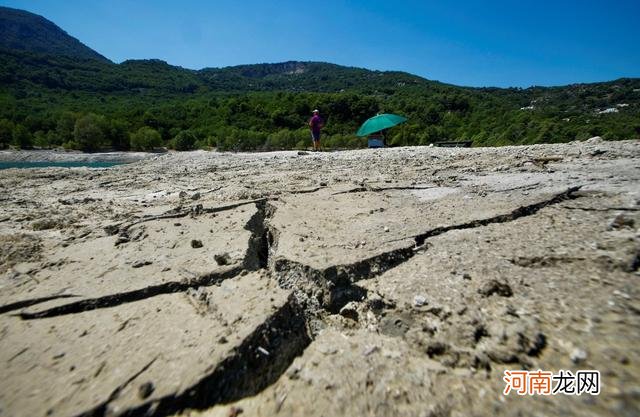 法国高温旱情严重 百余个市镇管道中已无饮用水