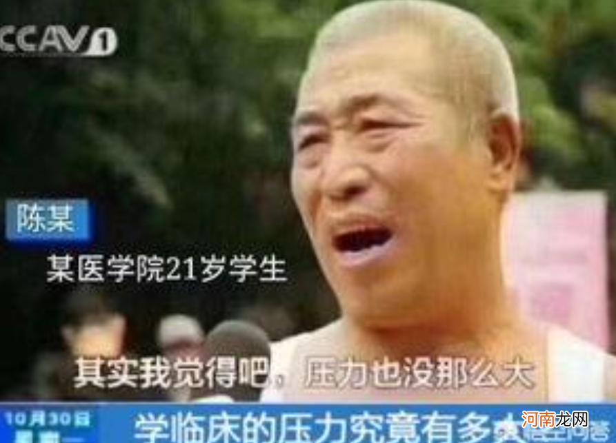 “敢学医把你腿打折”，父母的一句气话，道尽多少医学生的心酸