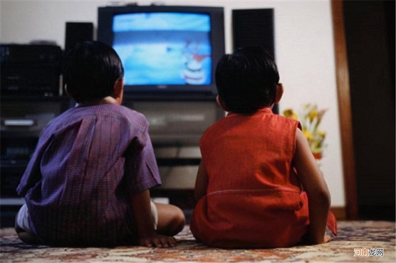 哈佛大学发现：“看电视”和“不看电视”的孩子，将来的差距很大