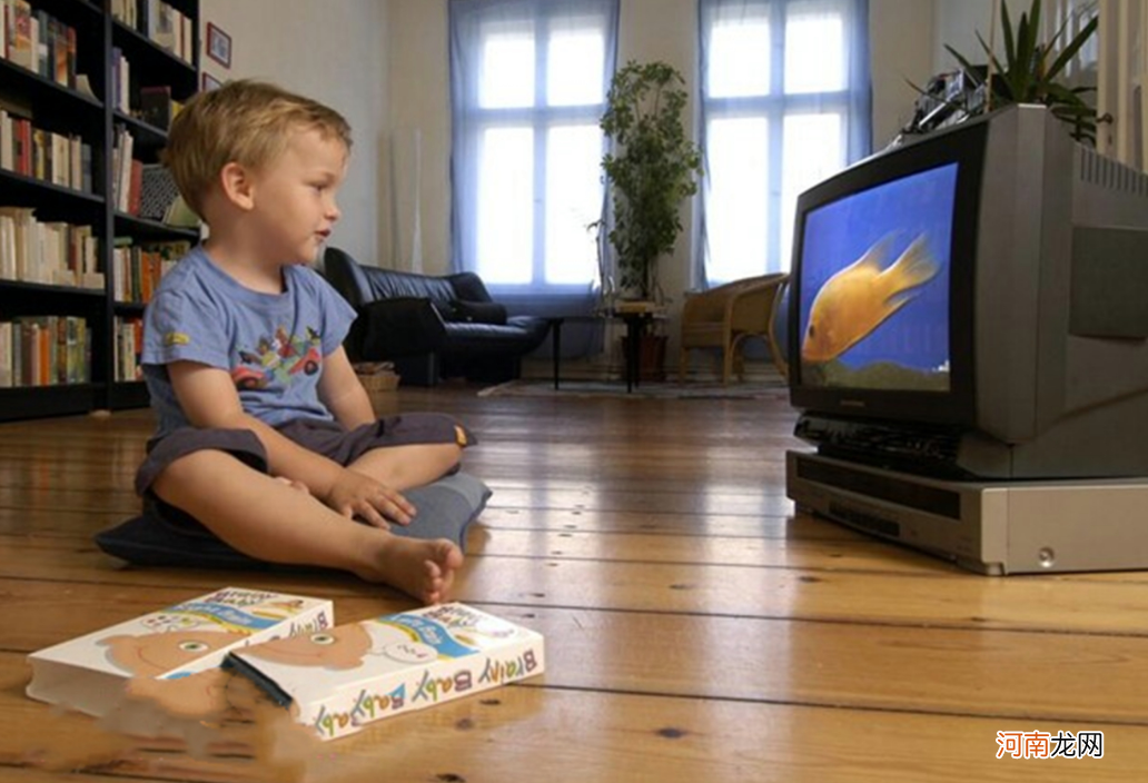 哈佛大学发现：“看电视”和“不看电视”的孩子，将来的差距很大