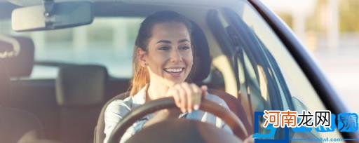 为什么奥迪加速发动机哗哗响 奥迪加速发动机哗哗响怎么回事