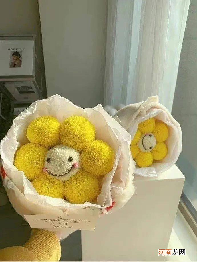 双子，天秤，水瓶他们中意一个人时很有倾诉欲，大事小事都愿意分享，即便是一些原本想藏住的小秘密也会不经意间透露出去。