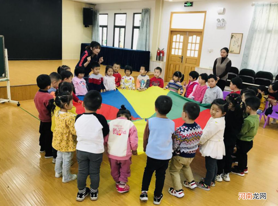 “哪有勇气生二胎”，幼儿园缴费单走红，供一个孩子上学已是不易