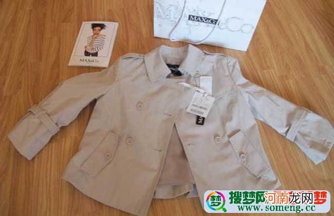 梦见给别人换衣服是什么意思 梦到和别人换衣服穿是什么意思