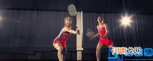 打羽毛球的技巧之扣球技巧 羽毛球怎么扣球才有力