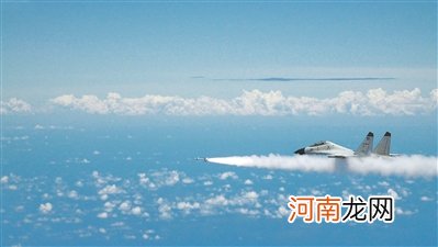 海军航空兵某旅开展空空导弹实射训练