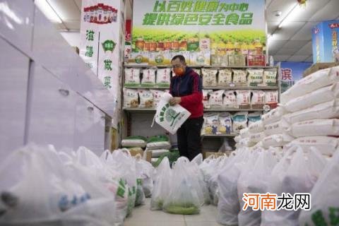 有小车怎么赚钱不跑滴滴( 利用自己小车赚钱回来的窍门)