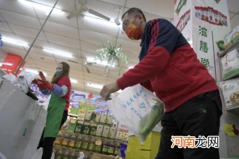 有小车怎么赚钱不跑滴滴( 利用自己小车赚钱回来的窍门)