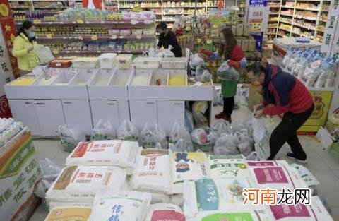 有小车怎么赚钱不跑滴滴( 利用自己小车赚钱回来的窍门)