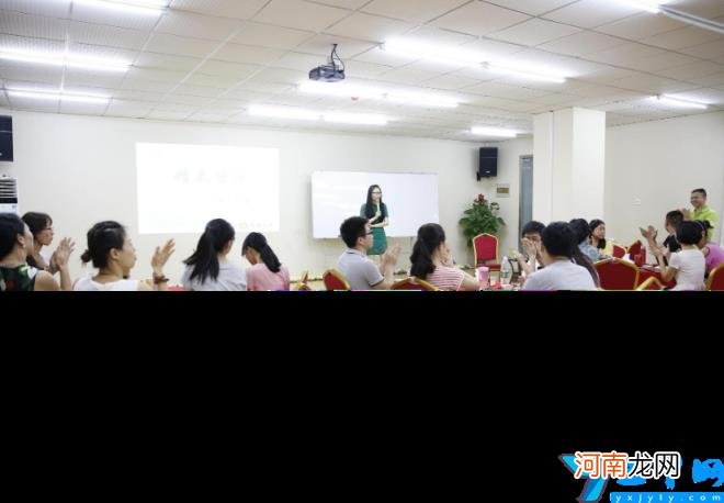 文科女生就业方向前景 有哪些适合女生选就业前景好的专业