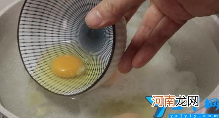 荷包蛋怎么做 荷包蛋是煎的还是煮的？